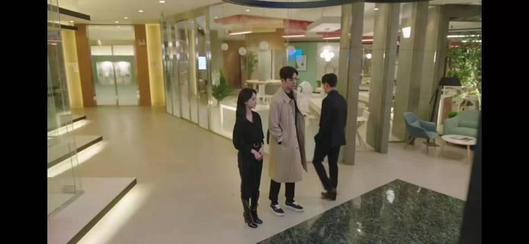 前辈,请不要涂那支口红分集剧情介绍(1-16集)大结局_电视剧_剧情