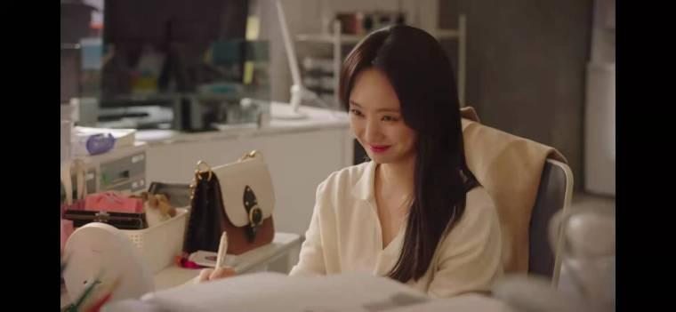 前辈,请不要涂那支口红分集剧情介绍(1-16集)大结局_电视剧_剧情