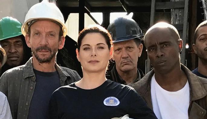 �������پ������