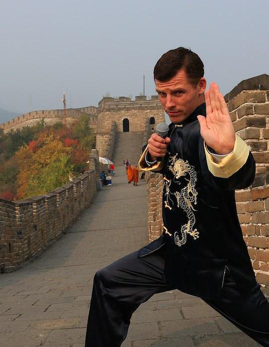 DesBishopBreakingChina�������